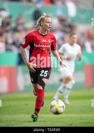 Köln, Deutschland. 01 Mai, 2019. Virginia KIRCHBERGER (FR) handeln. Wolfsburg (WOB) - SC Freiburg (FR) 1:0, am 01.05.2019 in Köln/Deutschland. | Verwendung der weltweiten Kredit: dpa/Alamy leben Nachrichten Stockfoto