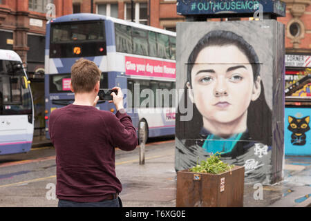 Stevenson Square, Manchester, UK. 3. Mai, 2019. Französische geboren Graffiti Künstler Akse p19 Portrait von Arya Stark Wandbild im Northern Quarter von Manchester. Arya ist ein Zeichen von maisie Williams in der beliebten Fernsehgerät Serie Spiel der Throne gespielt. Credit: Howard Harrison/Alamy leben Nachrichten Stockfoto