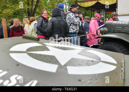 Pilsen, Tschechische Republik. 03 Mai, 2019. Befreiung Festival beginnt in Pilsen, Tschechische Republik, am 3. Mai 2019. Die Erinnerung an die Befreiung der Stadt durch amerikanische Truppen im Mai 1945. Neun US-und belgischen Veteranen zu beteiligen. Konvoi der Freiheit und viele kulturelle und andere Veranstaltungen im Rahmen des Festivals statt. Credit: Miroslav Chaloupka/CTK Photo/Alamy leben Nachrichten Stockfoto