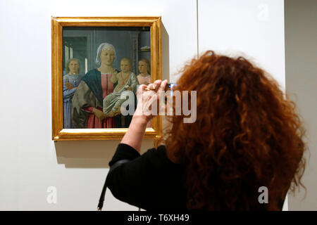 Malerei von Piero della Francesca, Madonna di Senigallia, 1474, im Jahr 1975 in Urbino, Italien gestohlen und in Locarno, Schweiz, 1976 Rom 3. Mai 2019. Quirinale Palast. Vorschau auf die Ausstellung "Die Kunst der Rettung der Kunst', eine Sammlung antiker Kunstwerke, Gemälde, Statuen, Schmuck und Terrakotta Artefakte aus dem Kommando der Carabinieri für den Schutz des kulturellen Erbes in 50 Jahren gerettet. Viele dieser Kunstwerke waren auf Kommission für private Sammlungen gestohlen. Foto di Samantha Zucchi/Insidefoto Stockfoto