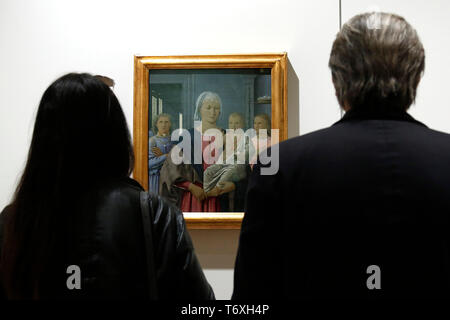 Malerei von Piero della Francesca, Madonna di Senigallia, 1474, im Jahr 1975 in Urbino, Italien gestohlen und in Locarno, Schweiz, 1976 Rom 3. Mai 2019. Quirinale Palast. Vorschau auf die Ausstellung "Die Kunst der Rettung der Kunst', eine Sammlung antiker Kunstwerke, Gemälde, Statuen, Schmuck und Terrakotta Artefakte aus dem Kommando der Carabinieri für den Schutz des kulturellen Erbes in 50 Jahren gerettet. Viele dieser Kunstwerke waren auf Kommission für private Sammlungen gestohlen. Foto di Samantha Zucchi/Insidefoto Stockfoto