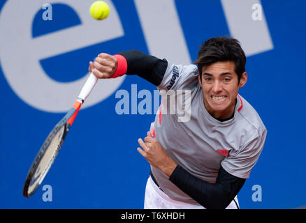 München, Deutschland. 03 Mai, 2019. Tennis ATP: - Tour - München, singles, Männer, Viertelfinale: Zverev (Deutschland) - Garin (Chile). Cristian Garin beobachtet seine dienen. Credit: Sven Hoppe/dpa/Alamy leben Nachrichten Stockfoto