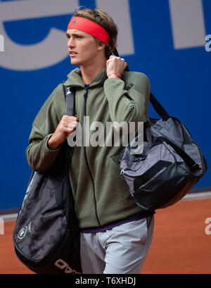 München, Deutschland. 03 Mai, 2019. Tennis ATP: - Tour - München, singles, Männer, Viertelfinale: Zverev (Deutschland) - Garin (Schweiz). Alexander Zverev kommt auf den Platz. Credit: Sven Hoppe/dpa/Alamy leben Nachrichten Stockfoto