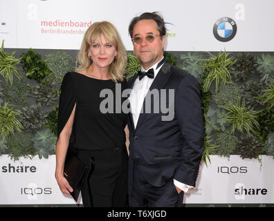 Berlin, Deutschland. 03 Mai, 2019. Der Schauspieler paar Anna Loos und Jan Josef Liefers sind den 69. Deutschen Filmpreis "Lola" ausgezeichnet. Quelle: Jörg Carstensen/dpa/Alamy leben Nachrichten Stockfoto