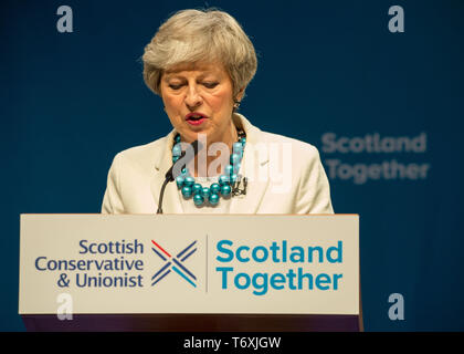 Aberdeen, Großbritannien. 3. Mai, 2019. Premierminister, Theresa May liefert ihrer Grundsatzrede Adresse zur Konferenz. Credit: Colin Fisher/Alamy leben Nachrichten Stockfoto