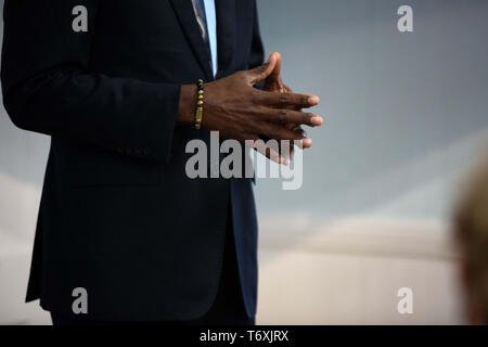 Raymond, NH, USA. Zum 2. Mai, 2019. Präsidentschaftskandidat Wayne Messam met mit Raymond Demokraten im Tucker Lodge #99 in Raymond, NH am 02.Mai 2019. Credit: Allison Abendessen/ZUMA Draht/Alamy leben Nachrichten Stockfoto