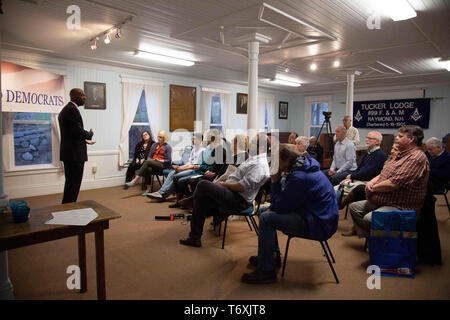 Raymond, NH, USA. Zum 2. Mai, 2019. Präsidentschaftskandidat Wayne Messam met mit Raymond Demokraten im Tucker Lodge #99 in Raymond, NH am 02.Mai 2019. Credit: Allison Abendessen/ZUMA Draht/Alamy leben Nachrichten Stockfoto