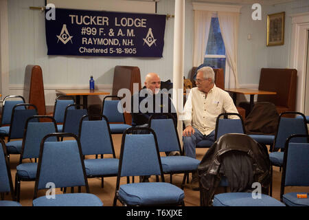 Raymond, NH, USA. Zum 2. Mai, 2019. Präsidentschaftskandidat Wayne Messam met mit Raymond Demokraten im Tucker Lodge #99 in Raymond, NH am 02.Mai 2019. Credit: Allison Abendessen/ZUMA Draht/Alamy leben Nachrichten Stockfoto