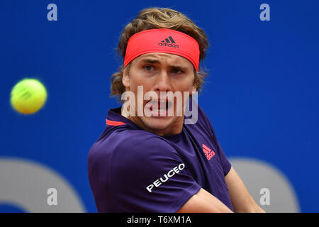 München, Deutschland. 03 Mai, 2019. Alexander Zverev (GER) fixiert den Ball, Aktion, single Bild, Single Cut Motiv, Porträt, Porträt, Porträt tennis BMW-Open 2019 am 03.05.2019 in München. | Verwendung der weltweiten Kredit: dpa/Alamy leben Nachrichten Stockfoto
