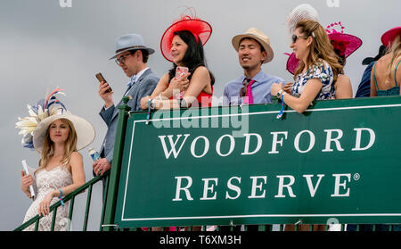 Louisville, KY, USA. 3. Mai, 2019. Mai 3, 2019: Szenen aus Kentucky Eichen Tag an Churchill Downs am 3. Mai 2019 in Louisville, Kentucky. 8 a 560 eEclipse SportswireCSM/Alamy leben Nachrichten Stockfoto