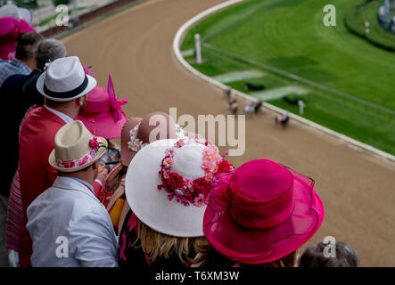 Louisville, KY, USA. 3. Mai, 2019. Mai 3, 2019: Szenen aus Kentucky Eichen Tag an Churchill Downs am 3. Mai 2019 in Louisville, Kentucky. 8 a 560 eEclipse SportswireCSM/Alamy leben Nachrichten Stockfoto