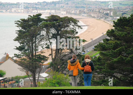 Dorchester, Dorset. 3. Mai 2019. UK Wetter: Menschen Kopf zu sonnigen Weymouth die Bank Holiday Wochenende zu genießen. Credit: stuart Hartmut Ost/Alamy leben Nachrichten Stockfoto