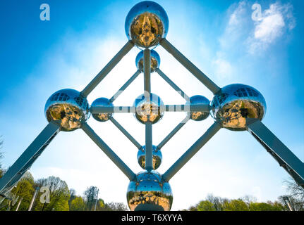 Brüssel Atomium, Bruxelles Atomium, Brüssel das Atomium Gebäude. Berühmte futuristische moderne Architektur Sehenswürdigkeiten aus den fünfziger Jahren. Stockfoto