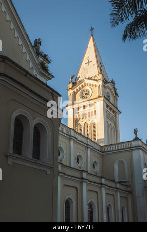 Araxa/MG/Brasilien - April 19, 2019: Main Kirche (Igreja Matriz São Domingos) Downtown in der Stadt Stockfoto