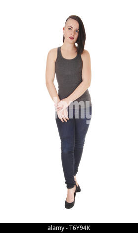 Hübsche junge Frau, die in Jeans Stockfoto