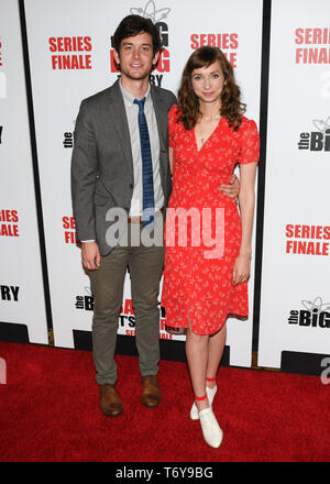 Mai 1, 2019 - MIKE SCHLOSS UND LAUREN LAPKUS nimmt an den Urknall Theoryâ €™ S-Serie Finale Party im The Langham Huntington. (Bild: © Billy Bennight/ZUMA Draht) Stockfoto