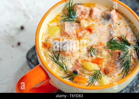 Finnische fische Cremesuppe close-up. Stockfoto