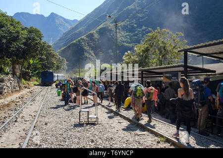 Wasserkraftwerk Zug. Von hier aus können Sie die Inka Zug oder 9 km nach der Eisenbahn nach Aguas Calientes, Peru zu Fuß Stockfoto