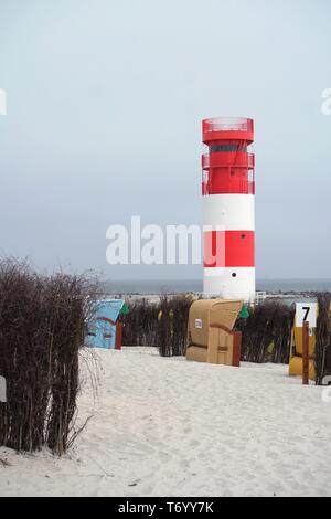Strand und Leuchtturm auf Helgoland Düne Stockfoto