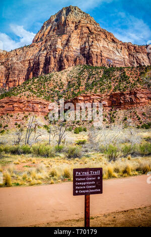 Zion National Park, UT, USA - 18. März 2018: Die Pa'rus Trail anmelden Stockfoto