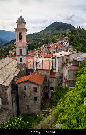 Mittelalterliche Kirche in Triora, Ligurien, Italien Stockfoto