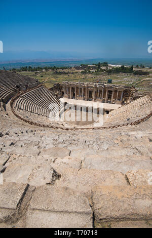 Das römische Amphitheater in den Ruinen von Hierapolis Stockfoto