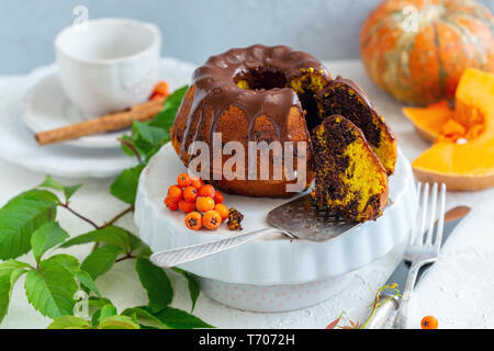 Hausgemachte Kürbis Marmor Kuchen. Stockfoto