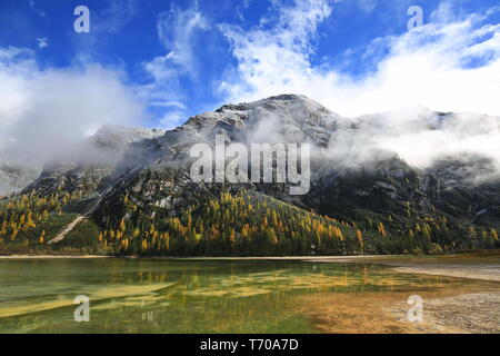 Dürrensee ist ein See in den Dolomiten Stockfoto