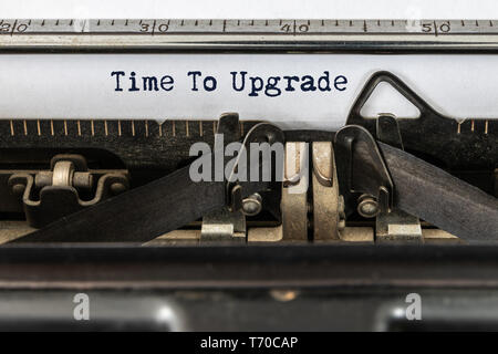 Vintage Schreibmaschine mit Text Zeit für ein Upgrade Stockfoto