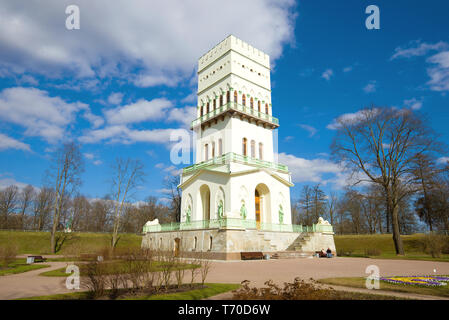 SAINT-Petersburg, Russland - Mai 04, 2017: Blick auf den Weißen Turm in Alexander Park an einem sonnigen Tag. Tsarskoye Selo Stockfoto