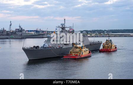 190325-N-QI 061-029 NAVAL STATION Mayport, Fla. (25. März 2019) Die Freiheit-Klasse Littoral Combat Ship USS Sioux City (LCS 11) kehrt zu seinem Heimathafen der Naval Station Mayport, Fla. nach Operationen auf See. (U.S. Marine Foto von Mass Communication Specialist 3. Klasse Nathan T. Bart/Freigegeben) Stockfoto