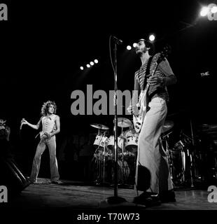 ROTTERDAM, Niederlande - 27. Oktober: Die, die live auf der Bühne im Ahoy in Rotterdam, Niederlande, am 27. Oktober 1975 L-R Roger Daltrey, Pete Townshend und Keith Moon (Foto von Gijsbert Hanekroot) Stockfoto