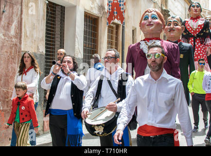 Caravaca de la Cruz, Spanien, 2. Mai 2019: Blaskapelle in der Prozession an Los Caballos Del Vino: Pferde von Wein. Stockfoto