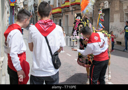 Caravaca de la Cruz, Spanien, 2. Mai 2019: Pferd bei Caballos Del Vino, Caravaca de la Cruz, Murcia, Spanien vorgeführt werden Stockfoto