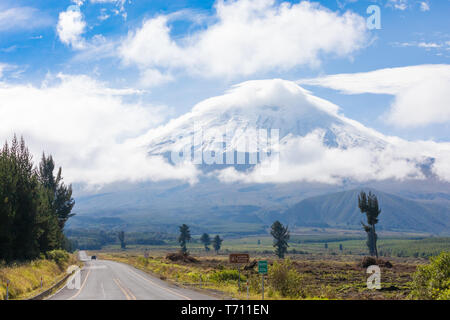 Straße zum Vulkan Cotopaxi Ecuador Stockfoto