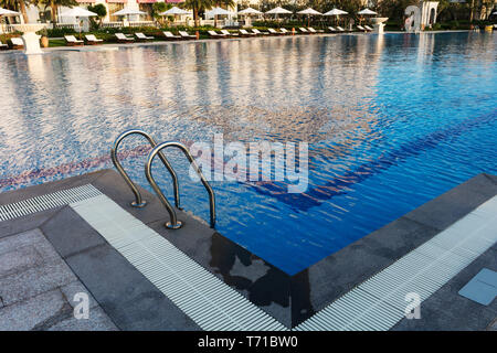 Klare Wasser des Pools Stockfoto