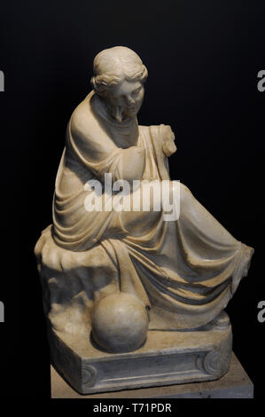 Statue von Urania, Muse der Astronomie. 1. Jahrhundert v. Chr.. Marmor. Von Churriana (Provinz Malaga, Andalusien, Spanien). Nationalen Archäologischen Museum. Madrid. Spanien. Stockfoto