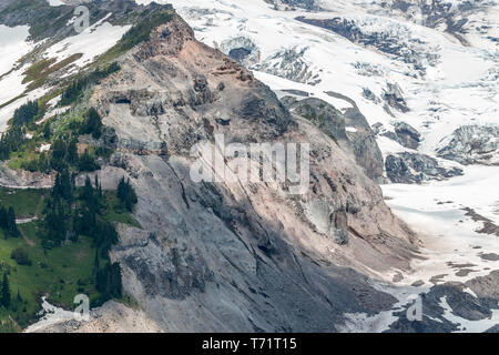 Glazialen Abfluss in der Nähe von Paradise in Mt Rainier National Park im Staat Washington an einem hellen Sommertag. Stockfoto