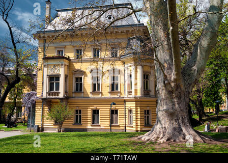 Wunderschönes Gebäude unter den Park; National Art Gallery, Sofia, Bulgarien; Stockfoto