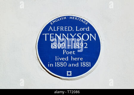 London, England, UK. Commemorative blaue Plakette: Alfred Lord Tennyson (1809-1892) Dichter hier in 1880 und 1881 lebte. 9 obere Belgrave Street Stockfoto