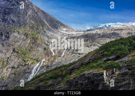Briksdal Gletscher, Wasserfall, Norwegen Stockfoto