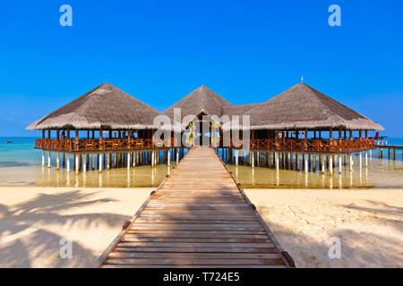 Cafe auf der tropischen Insel der Malediven Stockfoto