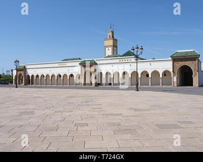 Ahl Fas Moschee in der Nähe von Royal Palace in der Stadt Rabat in Marokko mit klaren blauen Himmel in 2019 warmen, sonnigen Frühlingstag im April. Stockfoto