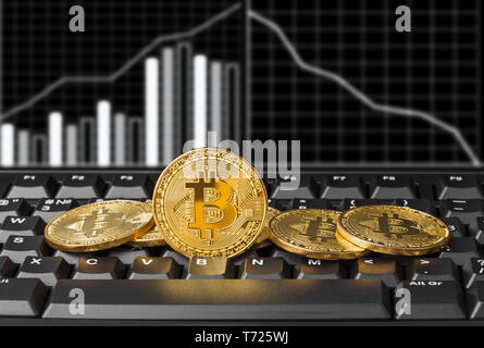 Bitcoins auf dem Computer und Diagramm-business Hintergrund Stockfoto