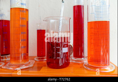 Verschiedene farbige Blut Reagenzgläser. Stockfoto