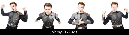 Junge lustige Mann in Rüstung Anzug Stockfoto