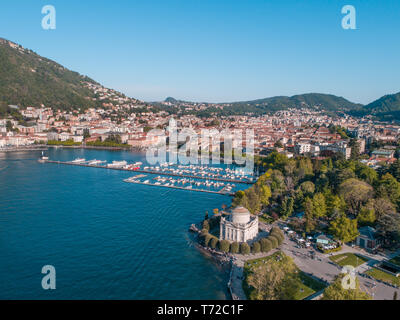 Volta Tempel und die Stadt Como. Urlaub am Comer See in Europa Stockfoto