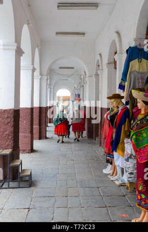 Arkaden in Simon Bolivar Straße Cuenca Ecuador Stockfoto