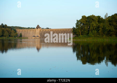 Deutschland, Nordrhein-Westfalen, Kreis Soest, Staumauer der Möhnetalsperre Stockfoto