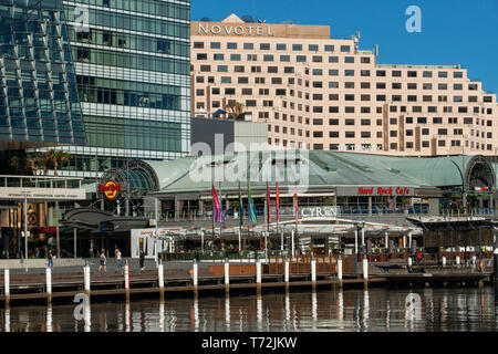 Das Harbourside komplex - eine beliebte Einkaufsstraße mit Restaurants und Hotels in Darling Harbour. Sydney, New South Wales, Australien. Stockfoto